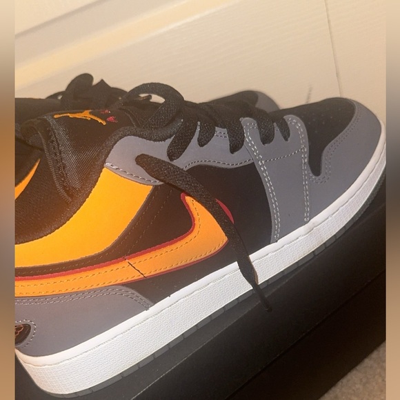 AIR JORDAN 1 LOW - Picture 4 of 7